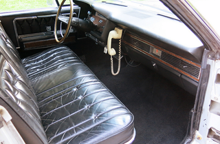 Illustration for article titled Create Your Own Motorcade with this Presidential Limo and Parade Car